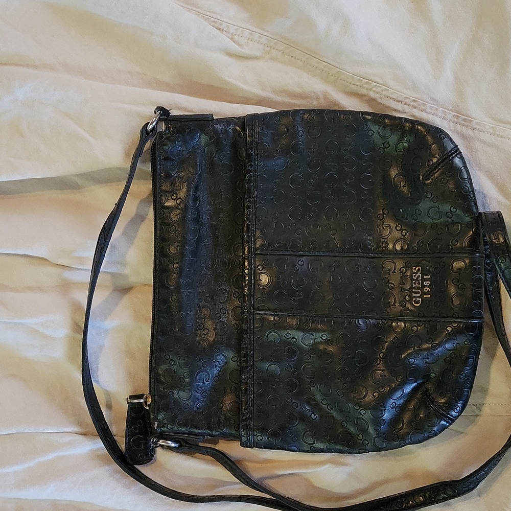 Guess purse with shoulder strap